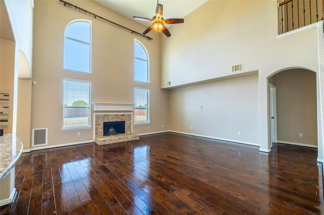 3002 Ivydale Road, Pearland, TX 77581