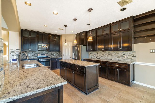 3002 Ivydale Road, Pearland, TX 77581