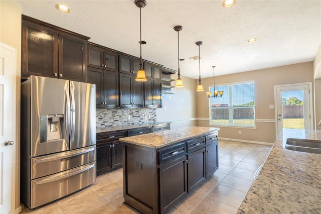 3002 Ivydale Road, Pearland, TX 77581