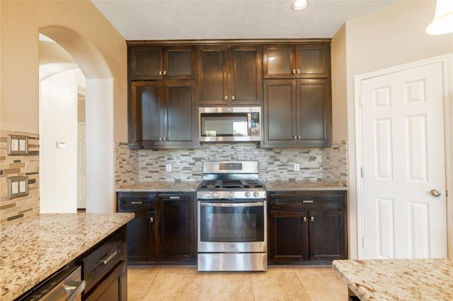 3002 Ivydale Road, Pearland, TX 77581