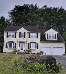 41 Stonehouse Way, Torrington, CT 06790