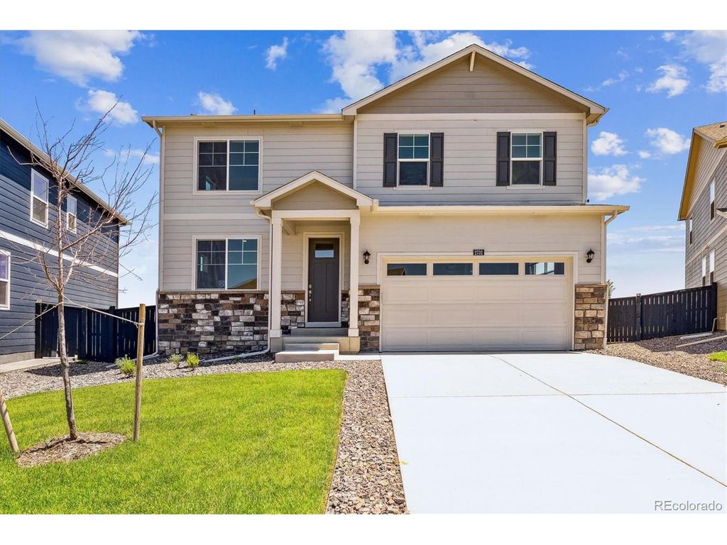 4820 Lynxes Way, Johnstown, CO 80534