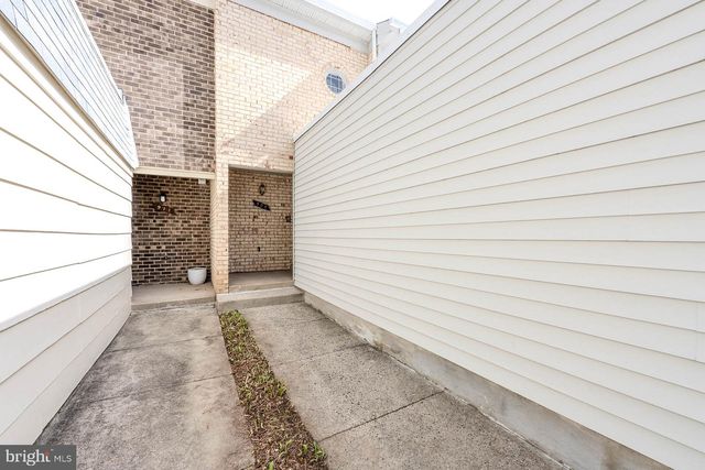 909 MOOREFIELD HILL GRV SW, Vienna, VA 22180