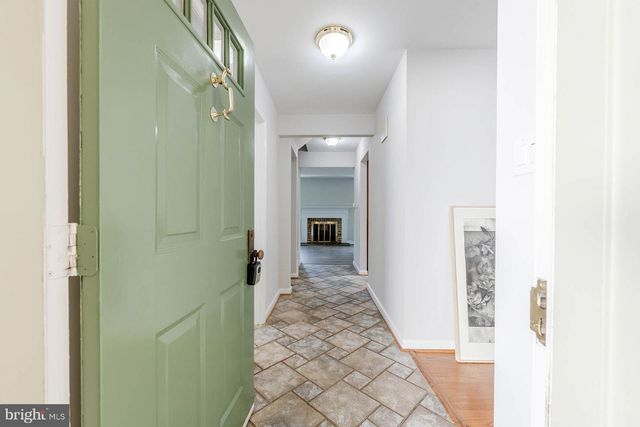 909 MOOREFIELD HILL GRV SW, Vienna, VA 22180