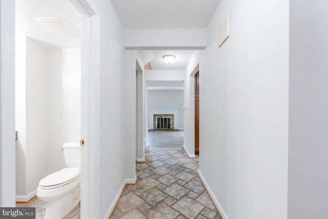 909 MOOREFIELD HILL GRV SW, Vienna, VA 22180