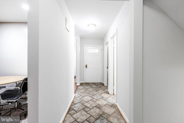 909 MOOREFIELD HILL GRV SW, Vienna, VA 22180