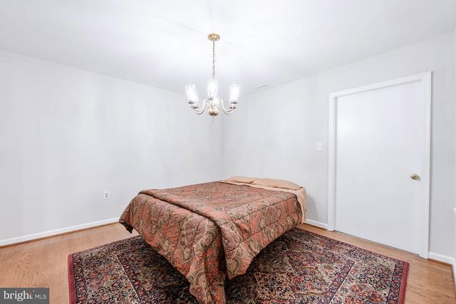 909 MOOREFIELD HILL GRV SW, Vienna, VA 22180