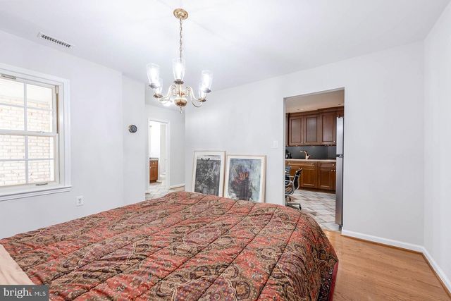 909 MOOREFIELD HILL GRV SW, Vienna, VA 22180