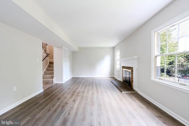 909 MOOREFIELD HILL GRV SW, Vienna, VA 22180