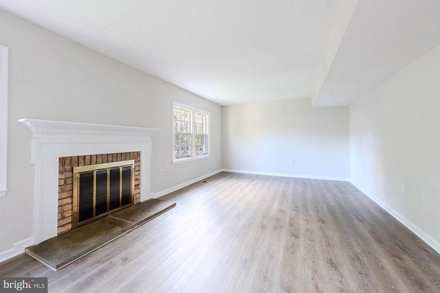 909 MOOREFIELD HILL GRV SW, Vienna, VA 22180