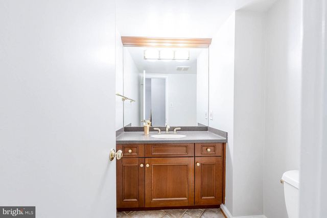 909 MOOREFIELD HILL GRV SW, Vienna, VA 22180