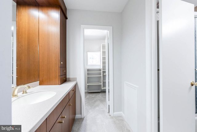 909 MOOREFIELD HILL GRV SW, Vienna, VA 22180
