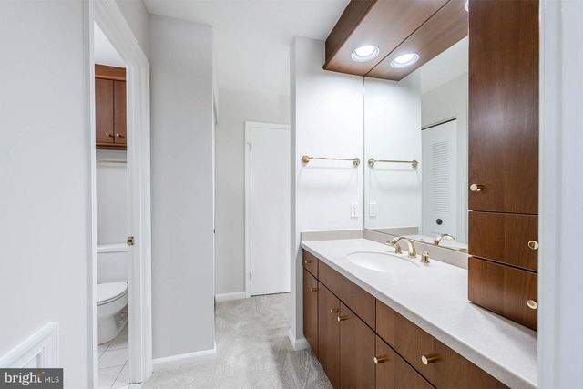 909 MOOREFIELD HILL GRV SW, Vienna, VA 22180