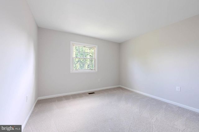 909 MOOREFIELD HILL GRV SW, Vienna, VA 22180