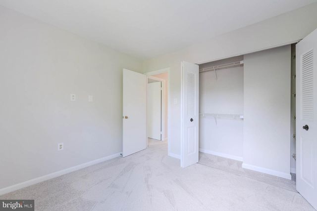 909 MOOREFIELD HILL GRV SW, Vienna, VA 22180