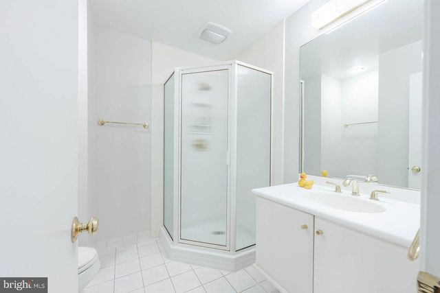 909 MOOREFIELD HILL GRV SW, Vienna, VA 22180