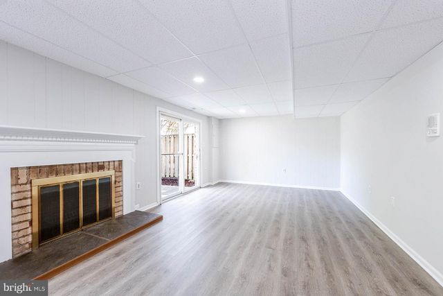 909 MOOREFIELD HILL GRV SW, Vienna, VA 22180