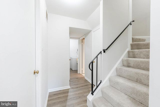 909 MOOREFIELD HILL GRV SW, Vienna, VA 22180