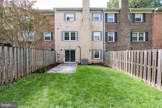 909 MOOREFIELD HILL GRV SW, Vienna, VA 22180