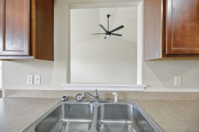 2013 E Concord Street, Broken Arrow, OK 74012