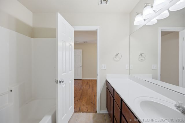 2013 E Concord Street, Broken Arrow, OK 74012