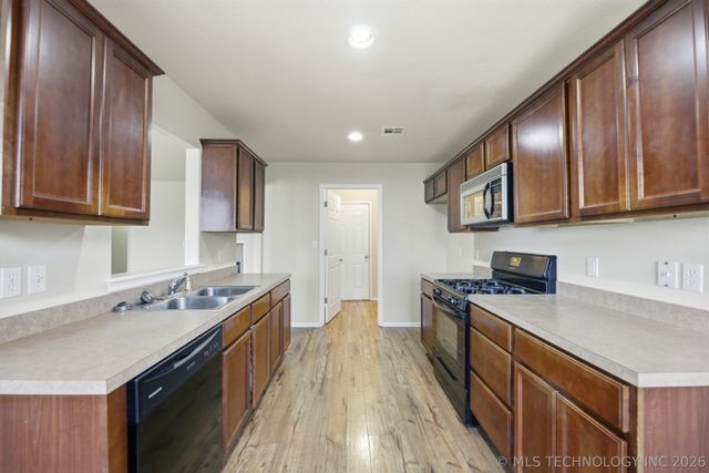 2013 E Concord Street, Broken Arrow, OK 74012