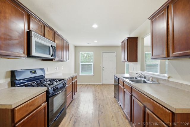 2013 E Concord Street, Broken Arrow, OK 74012