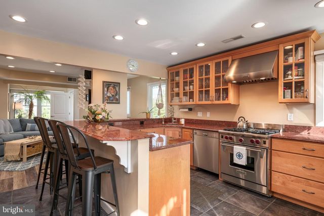 17 E 14TH ST, Barnegat Light, NJ 08006