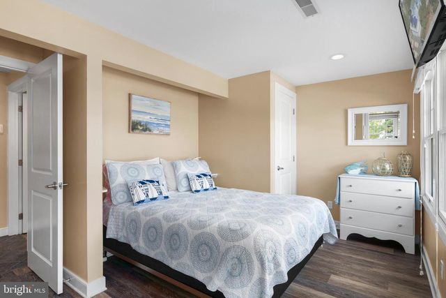 17 E 14TH ST, Barnegat Light, NJ 08006