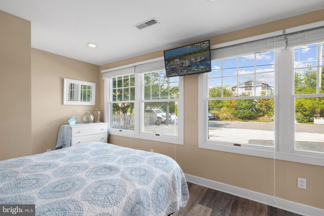 17 E 14TH ST, Barnegat Light, NJ 08006