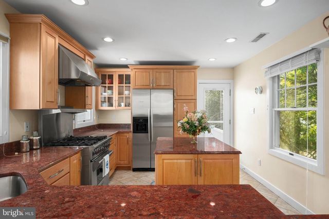 17 E 14TH ST, Barnegat Light, NJ 08006