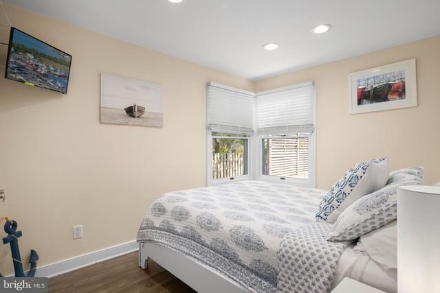 17 E 14TH ST, Barnegat Light, NJ 08006