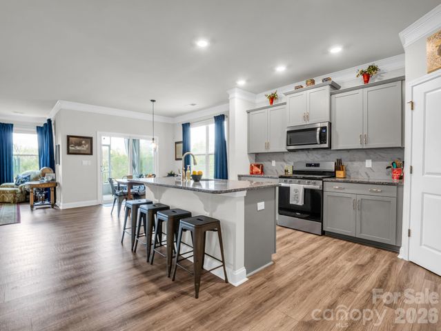 255 Fox Cove Road, Hendersonville, NC 28792