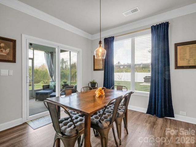 255 Fox Cove Road, Hendersonville, NC 28792