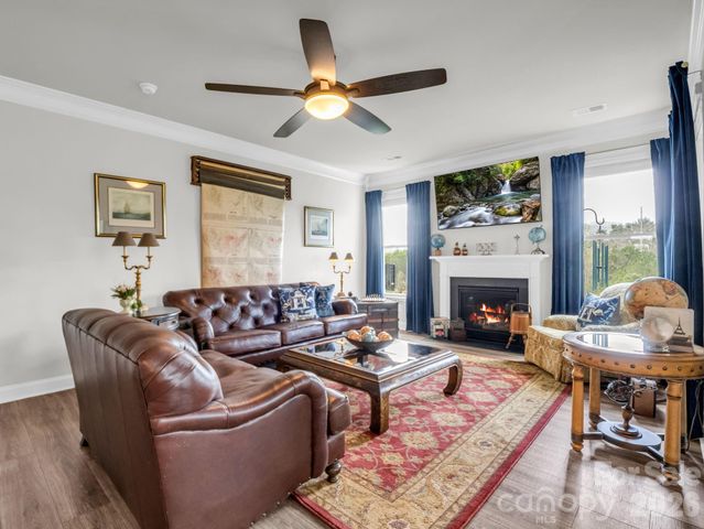 255 Fox Cove Road, Hendersonville, NC 28792