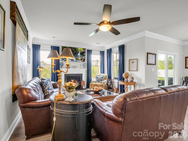 255 Fox Cove Road, Hendersonville, NC 28792