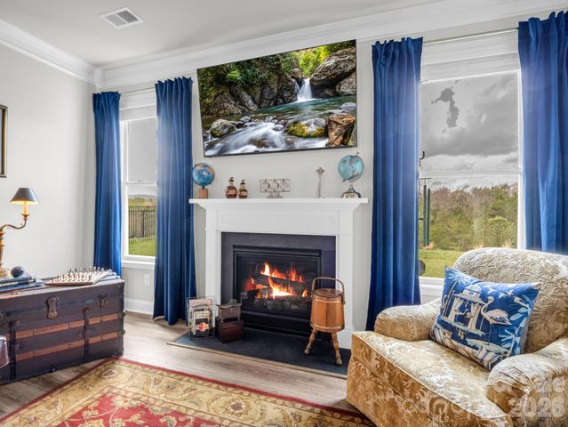 255 Fox Cove Road, Hendersonville, NC 28792