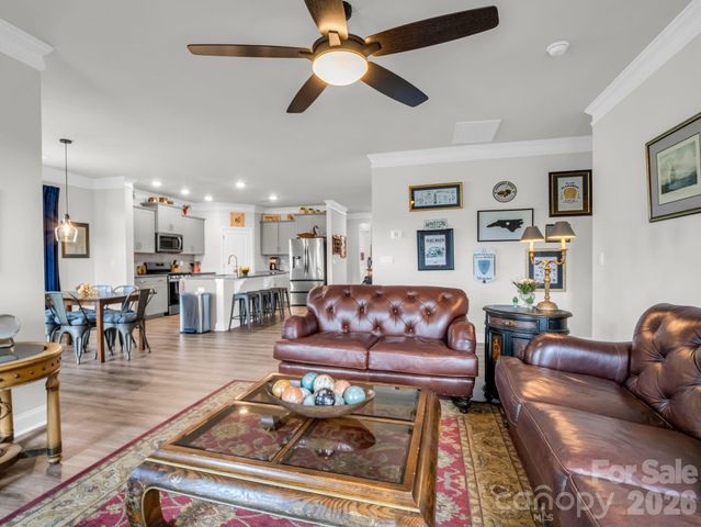 255 Fox Cove Road, Hendersonville, NC 28792