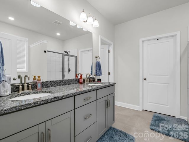 255 Fox Cove Road, Hendersonville, NC 28792