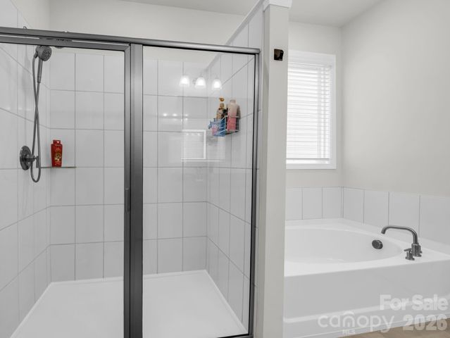 255 Fox Cove Road, Hendersonville, NC 28792