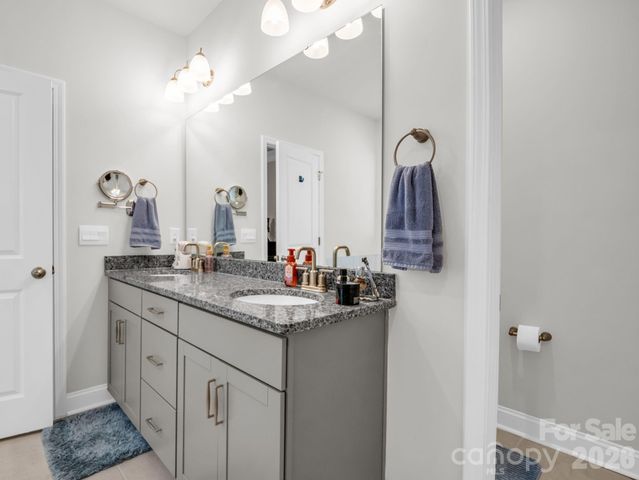 255 Fox Cove Road, Hendersonville, NC 28792