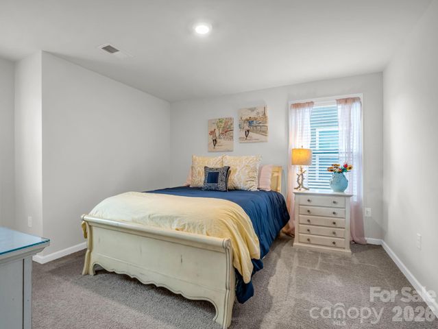 255 Fox Cove Road, Hendersonville, NC 28792