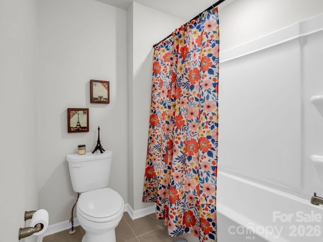 255 Fox Cove Road, Hendersonville, NC 28792