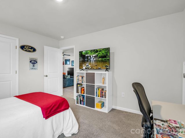 255 Fox Cove Road, Hendersonville, NC 28792