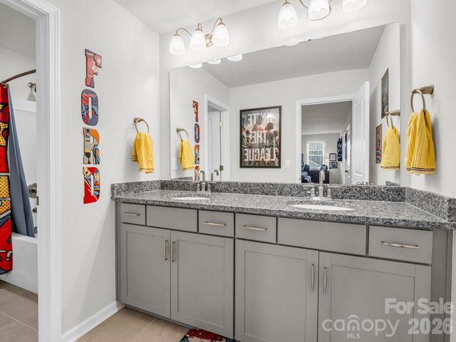 255 Fox Cove Road, Hendersonville, NC 28792