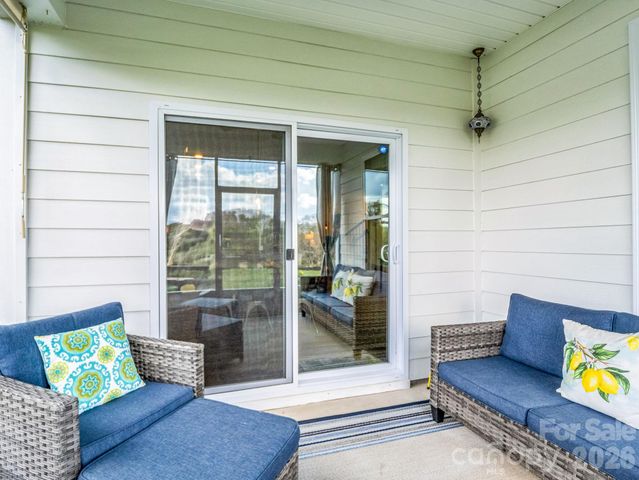 255 Fox Cove Road, Hendersonville, NC 28792