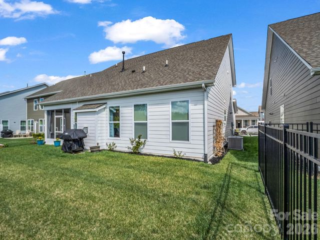 255 Fox Cove Road, Hendersonville, NC 28792