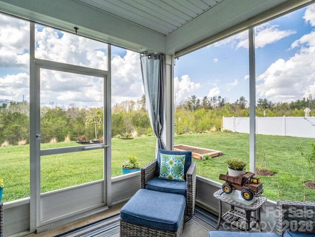 255 Fox Cove Road, Hendersonville, NC 28792