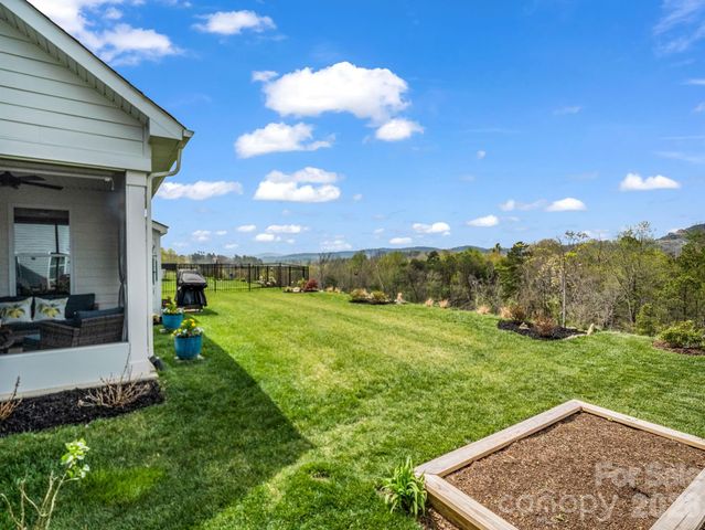 255 Fox Cove Road, Hendersonville, NC 28792