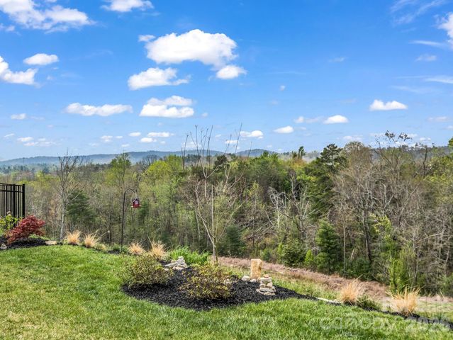 255 Fox Cove Road, Hendersonville, NC 28792